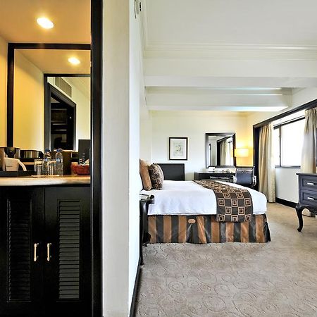 Intercontinental Manila Otel Makati City Oda fotoğraf