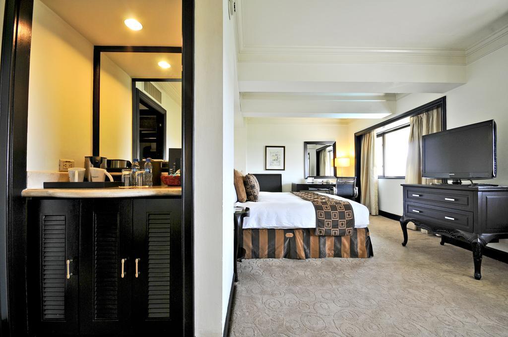 Intercontinental Manila Otel Makati City Oda fotoğraf