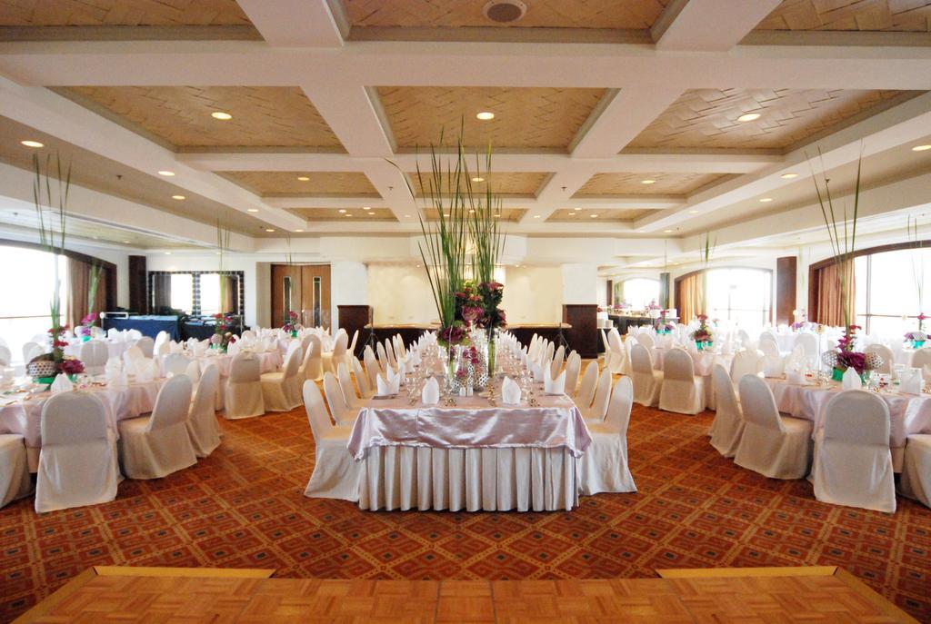 Intercontinental Manila Otel Makati City Dış mekan fotoğraf